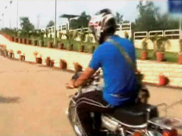 ಹುಷಾರ್, ಅಮಿತ ವೇಗದಲ್ಲಿ ಸಂಚರಿಸಿದರೆ ತಲೆ ಕೂದಲಿಗೆ ಕತ್ತರಿ!