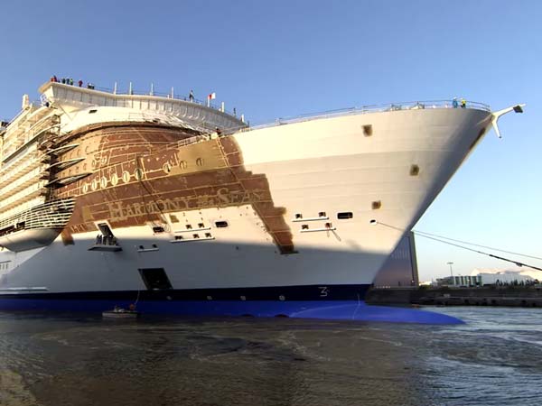 ವಿಶ್ವದ ಅತಿ ದೊಡ್ಡ ಹಡಗು 'ಹಾರ್ಮನಿ ಆಫ್ ದಿ ಸೀಸ್'