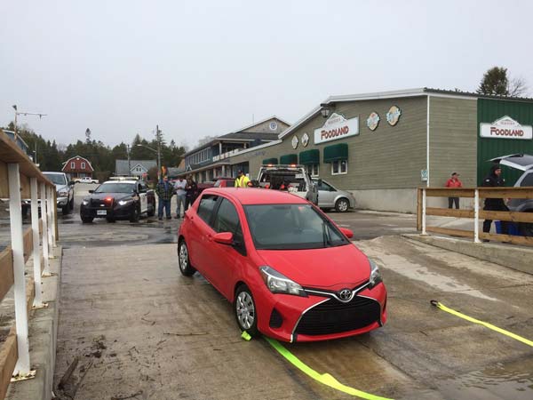 ಕೈಕೊಟ್ಟ ಜಿಪಿಎಸ್; ಕಾರಿನೊಂದಿಗೆ ಕೆರೆಯೊಳಗೆ ಧುಮುಕಿದ ಯುವತಿ