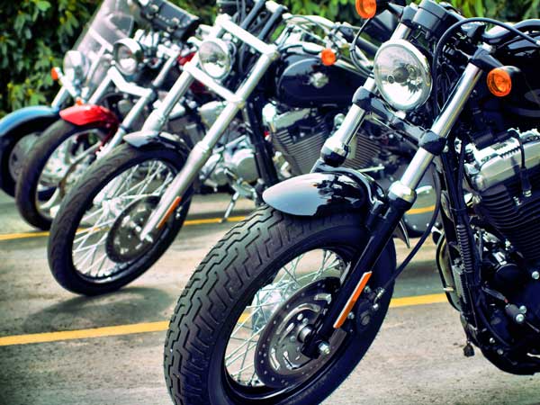 ಬೈಕ್ ಬ್ರೇಕ್ ಲೈಟ್ ಒಡೆದ ಬಳಿಕವೂ ಮಾನವೀಯತೆ ಮೆರೆದ ಸವಾರ 