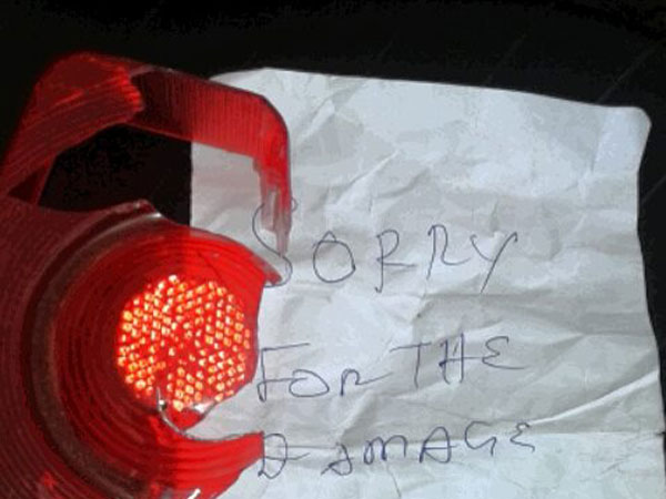 ಬೈಕ್ ಬ್ರೇಕ್ ಲೈಟ್ ಒಡೆದ ಬಳಿಕವೂ ಮಾನವೀಯತೆ ಮೆರೆದ ಸವಾರ 