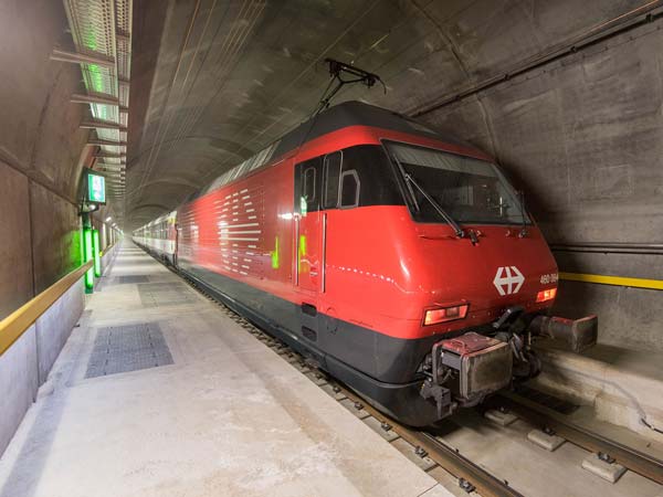 17 ವರ್ಷಗಳ ಬಳಿಕ ವಿಶ್ವದ ಅತಿ ಉದ್ದದ ರೈಲ್ವೆ ಸುರಂಗ ಮಾರ್ಗ ಲೋಕಾರ್ಪಣೆ