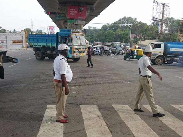 ಹದೆಗೆಟ್ಟ ಬೆಂಗಳೂರು ಟ್ರಾಫಿಕ್ ನಿಯಂತ್ರಿಸಲು 'ಜಾಣ ಟ್ರಾಫಿಕ್ ಸಿಗ್ನಲ್ ವ್ಯವಸ್ಥೆ'