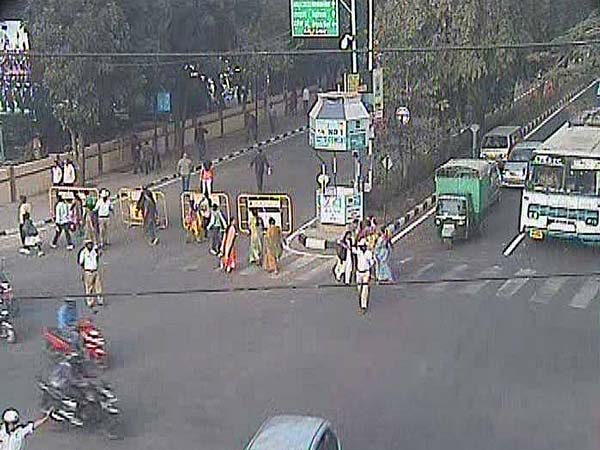 ಹದೆಗೆಟ್ಟ ಬೆಂಗಳೂರು ಟ್ರಾಫಿಕ್ ನಿಯಂತ್ರಿಸಲು 'ಜಾಣ ಟ್ರಾಫಿಕ್ ಸಿಗ್ನಲ್ ವ್ಯವಸ್ಥೆ'