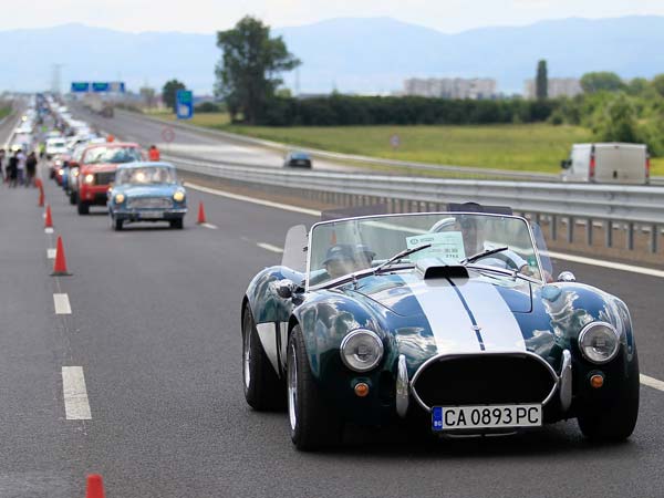 ಸಾಲು ಗಟ್ಟಿ ನಿಂತ ಕಾರುಗಳು; ಫೋರ್ಡ್ ನಿಂದ ವಿಶ್ವ ದಾಖಲೆ