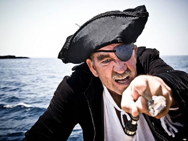 ಕಡಲ್ಗಳ್ಳರ ದಾಳಿ