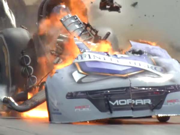 ರೇಸ್ ಮಧ್ಯೆ ಎಂಜಿನ್ ಸ್ಪೋಟ; ಹೊತ್ತಿ ಉರಿದ ಕಾರು