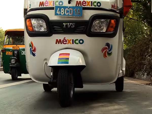 ಆಟೋ ರಿಕ್ಷಾದಲ್ಲಿ ಪಯಣಿಸುವ ಮೆಕ್ಸಿಕನ್ ರಾಯಭಾರಿ; ಭಾರತೀಯರಿಗಿಲ್ಲದ ಕಾಳಜಿ! 