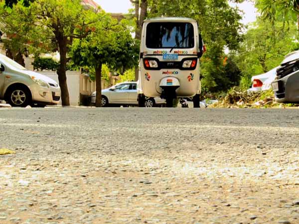 ಆಟೋ ರಿಕ್ಷಾದಲ್ಲಿ ಪಯಣಿಸುವ ಮೆಕ್ಸಿಕನ್ ರಾಯಭಾರಿ; ಭಾರತೀಯರಿಗಿಲ್ಲದ ಕಾಳಜಿ! 