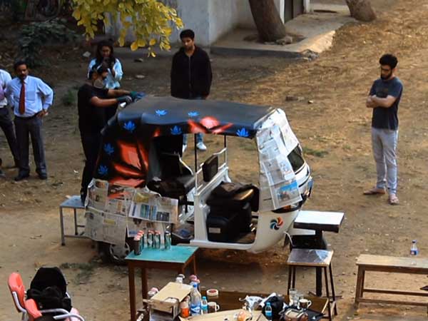 ಆಟೋ ರಿಕ್ಷಾದಲ್ಲಿ ಪಯಣಿಸುವ ಮೆಕ್ಸಿಕನ್ ರಾಯಭಾರಿ; ಭಾರತೀಯರಿಗಿಲ್ಲದ ಕಾಳಜಿ! 