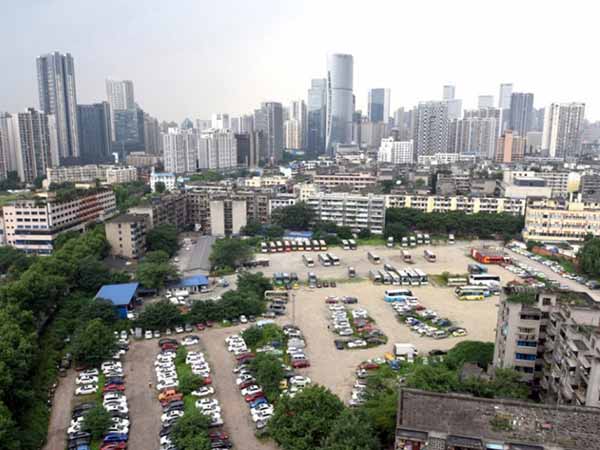 ಚೀನಾದಲ್ಲಿ ಬಿಕೋ ಎನ್ನುತ್ತಿರುವ 200ರಷ್ಟು ಐಷಾರಾಮಿ ಕಾರುಗಳ ಸ್ಮಶಾನ 