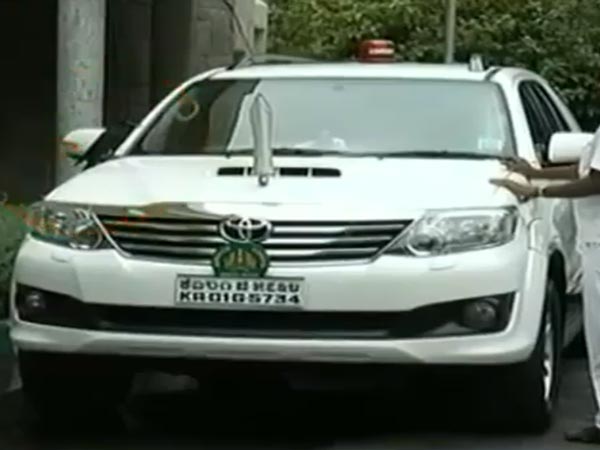 ಕಾಗೆ ಕಾಟದಿಂದ ಬದಲಾಯ್ತು ಕಾರು; ಸಿಎಂ ಸಿದ್ದು ಅದೃಷ್ಟ ಸಂಖ್ಯೆ '2016'