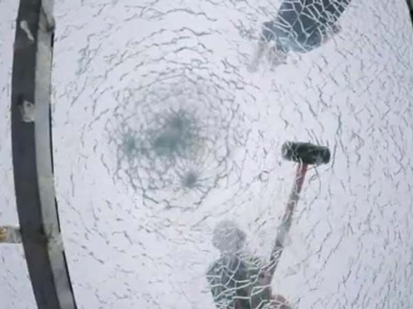 ತಾಕತ್ತಿದ್ದರೆ ಚೀನಾದ ಗಾಜಿನ ಸೇತುವೆ ಒಡೆಯಿರಿ ನೋಡೋಣ?