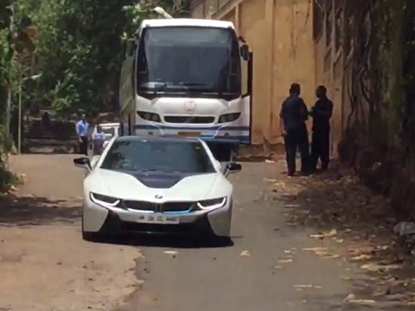 ಸಚಿನ್ ಬಳಿಕ ಹೈಬ್ರಿಡ್ ಕಾರಿಗೆ ಶಾರೂಕ್ ಖಾನ್ ಫಿದಾ!