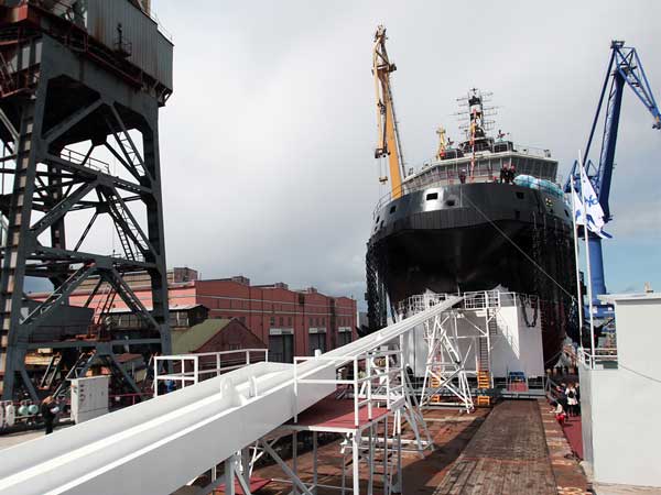 ನೀರ್ಗಲ್ಲನ್ನೇ ಒಡೆಯುವ ಬಲಿಷ್ಠ ಹಡಗು; ರಷ್ಯಾಗೆ ಆನೆ ಬಲ