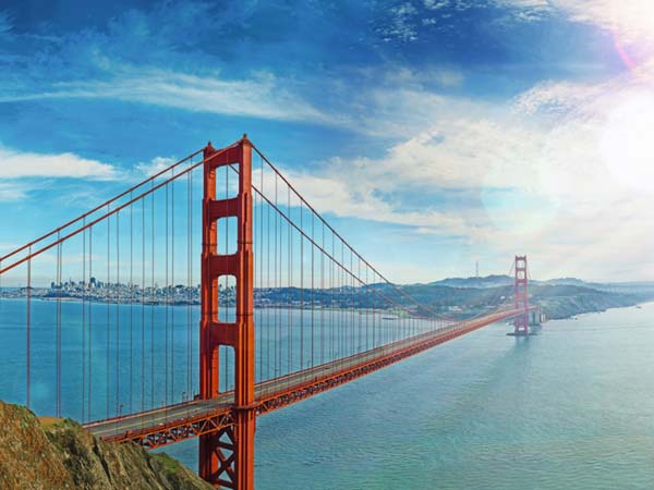 ಈ ವಿಸ್ಮಯಕಾರಿ ಸೇತುವೆಯಲ್ಲೊಂದು ಕಾರಿದೆ; ಕಂಡುಹಿಡಿದವನೇ ಜಾಣ!