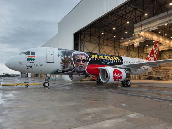 ಎಲ್ಲೆಡೆ 'ಕಬಾಲಿ'ಮಯ; ಬೆಂಗಳೂರಿನಿಂದ 'ಸೂಪರ್ ಸ್ಟಾರ್' ತರಹನೇ ಹಾರಾಡಿ!