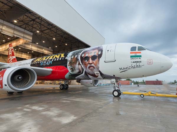 ಎಲ್ಲೆಡೆ 'ಕಬಾಲಿ'ಮಯ; ಬೆಂಗಳೂರಿನಿಂದ 'ಸೂಪರ್ ಸ್ಟಾರ್' ತರಹನೇ ಹಾರಾಡಿ!