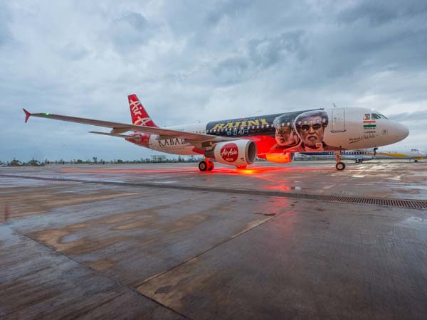 ಎಲ್ಲೆಡೆ 'ಕಬಾಲಿ'ಮಯ; ಬೆಂಗಳೂರಿನಿಂದ 'ಸೂಪರ್ ಸ್ಟಾರ್' ತರಹನೇ ಹಾರಾಡಿ!