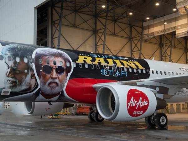 ಎಲ್ಲೆಡೆ 'ಕಬಾಲಿ'ಮಯ; ಬೆಂಗಳೂರಿನಿಂದ 'ಸೂಪರ್ ಸ್ಟಾರ್' ತರಹನೇ ಹಾರಾಡಿ!