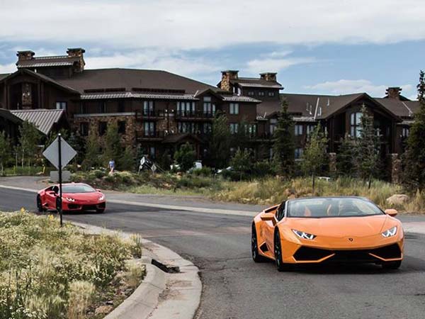 ಈ ಹೋಟೆಲಲ್ಲಿ ತಂಗಿ ಸೂಪರ್ ಕಾರು ಓಡಿಸುವ ಕನಸು ನನಸಾಗಿಸಿ!