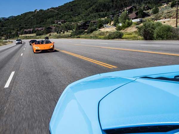 ಈ ಹೋಟೆಲಲ್ಲಿ ತಂಗಿ ಸೂಪರ್ ಕಾರು ಓಡಿಸುವ ಕನಸು ನನಸಾಗಿಸಿ!