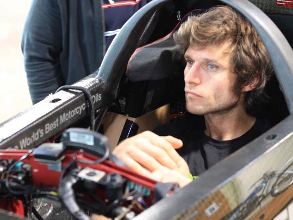 ವಿಶ್ವದಾಖಲೆಗೆ ಸಜ್ಜಾದ ರಾಕೆಟ್ ಚಾಲಿತ ಟ್ರಯಂಪ್ ಬೈಕ್ 