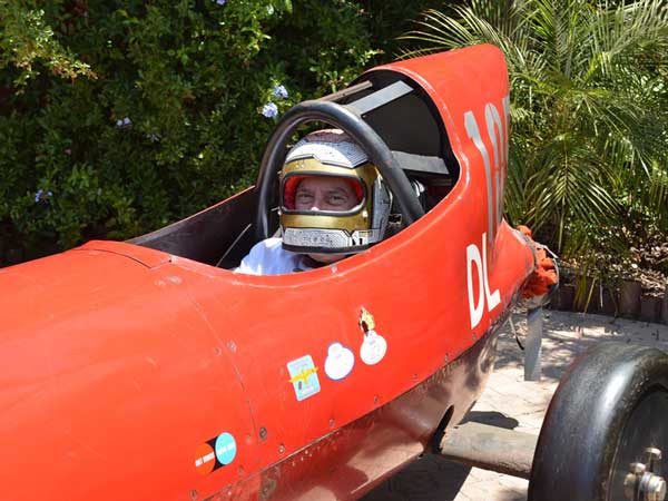 ಮನಸೊರೆಗೈದ ವಿಮಾನ ಶೈಲಿಯ ವಿಂಟೇಜ್ ವಾಹನ 