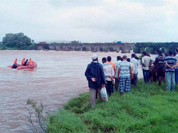ಪ್ರವಾಹಕ್ಕೆ ಕೊಚ್ಚಿ ಹೋದ ಸೇತುವೆ