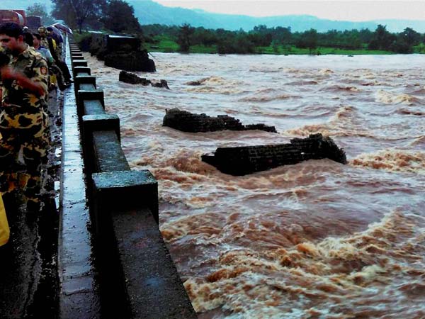 ಪ್ರವಾಹಕ್ಕೆ ಕೊಚ್ಚಿ ಹೋದ ಸೇತುವೆ; ಎಕ್ಸ್ ಕ್ಲೂಸಿವ್ ಚಿತ್ರಗಳು