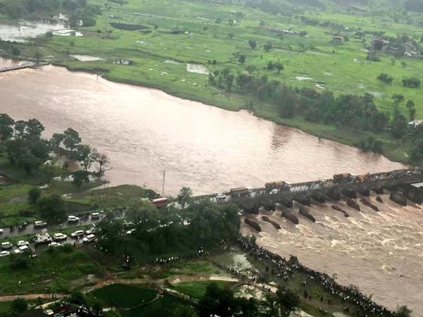 ಪ್ರವಾಹಕ್ಕೆ ಕೊಚ್ಚಿ ಹೋದ ಸೇತುವೆ