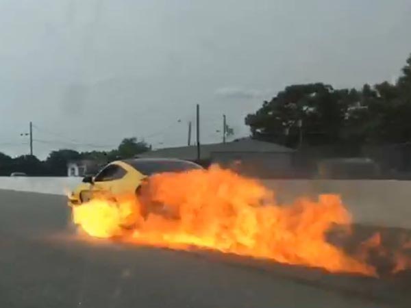 ಗಂಟೆಗೆ 193 ಕೀ.ಮೀ. ವೇಗ; ಒಂದೇ ಸಮನೆ ಹೊತ್ತಿ ಉರಿದ ಫೋರ್ಡ್ ಮಸ್ಟಾಂಗ್