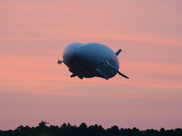 ಚೊಚ್ಚಲ ಹಾರಾಟಕ್ಕೆ ವಿಶ್ವದ ಅತಿ ದೊಡ್ಡ ವಿಮಾನ ಸಜ್ಜು