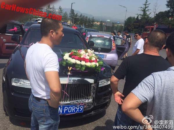 ರೋಲ್ಸ್ ರಾಯ್ಸ್ ವಿವಾಹ ಕಾರಿಗೆ ಎದುರಾಯ್ತು ವಿಘ್ನ