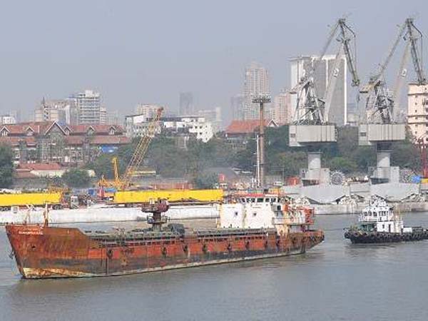 ಮುಂಬೈ ಬಂದರಿನಿಂದ ದಿನವೊಂದರಲ್ಲೇ ದಾಖಲೆಯ 6316 ಕಾರುಗಳ ರಫ್ತು!