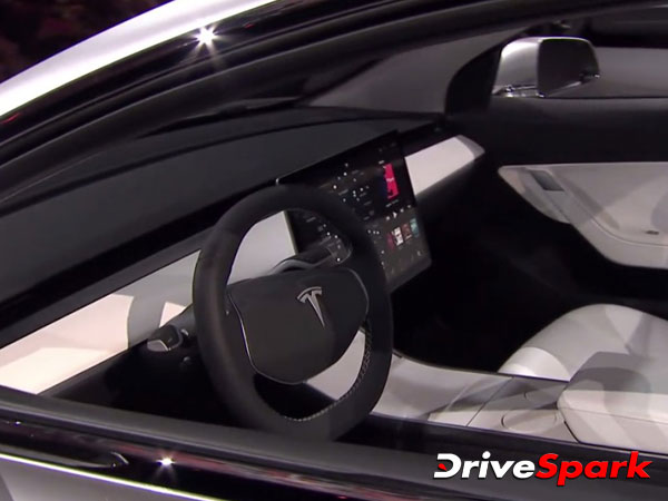 ಹೋಟೆಲ್ ವೆಚ್ಚ ಹೊರೆಯಾಗುತ್ತಿದೆಯೇ ? ಕಾರಲ್ಲೇ ನಿದ್ರಿಸಿ!