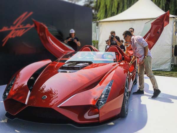 ವಿಶ್ವದ ಅತ್ಯಂತ ದುಬಾರಿ ಸೂಪರ್ ಕಾರು ಖರೀದಿಸಿದ ಫ್ಲಾಯ್ಡ್ ಮೇವೆದರ್