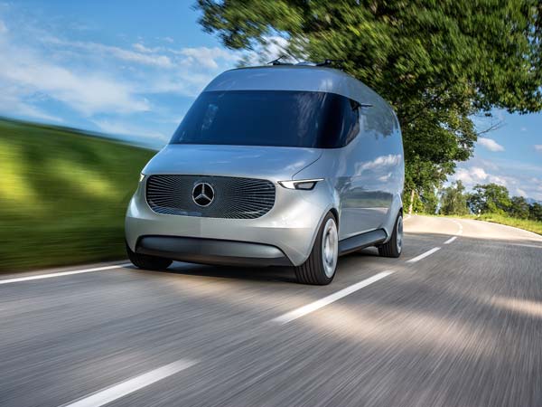 ವ್ಯಾನ್ ರೂಫಲ್ಲಿ ಡ್ರೋಮ್ ವಿಮಾನ; ಇದುವೇ ಬೆಂಝ್ ಭವಿಷ್ಯತ್ತಿನ ವಾಹನ