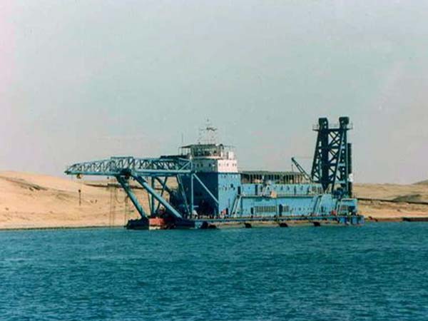 ರೋಚಕತೆಗೆ ಸಾಕ್ಷಿಯಾದ ಜಗತ್ತಿನ ಮಹಾ ಅದ್ಭುತ 'ಸುಯೆಜ್ ಕಾಲುವೆ' 