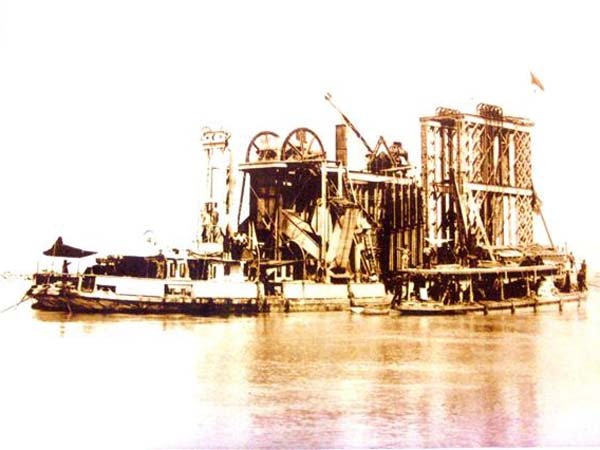 ರೋಚಕತೆಗೆ ಸಾಕ್ಷಿಯಾದ ಜಗತ್ತಿನ ಮಹಾ ಅದ್ಭುತ 'ಸುಯೆಜ್ ಕಾಲುವೆ' 