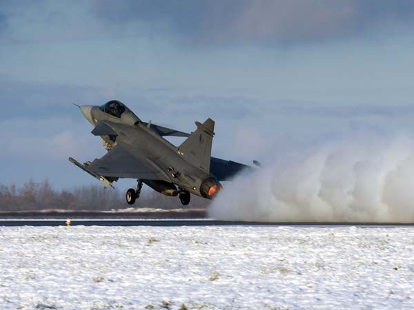 ಮೋದಿ ಎಫೆಕ್ಟ್; ಭಾರತದೊಂದಿಗೆ ಮಿಲಿಟರಿ ಒಪ್ಪಂದಕ್ಕೆ ವಿಶ್ವ ರಾಷ್ಟ್ರಗಳ ಪೈಪೋಟಿ