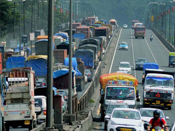 ಅಯ್ಯೋ ತಲೆನೋವು; ಟ್ರಾಫಿಕ್ ನಿಯಂತ್ರಣಕ್ಕೆ ಫ್ಯಾಮಿಲಿಗೊಂದು ಕಾರು!