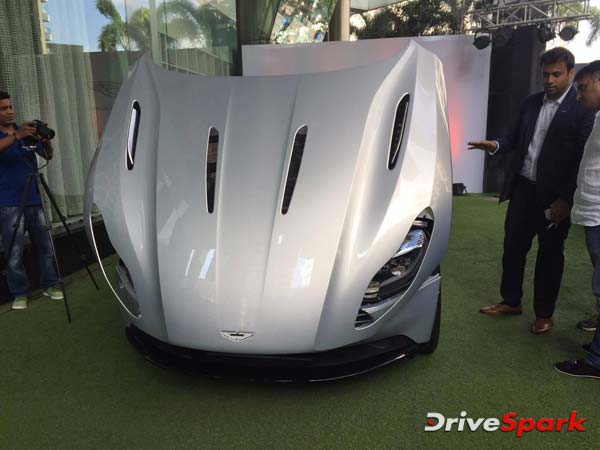 ಮುಂಬೈನಲ್ಲಿ ಜೇಮ್ಸ್ ಬಾಂಡ್ ನೆಚ್ಚಿನ ಕಾರು ಆಸ್ಟನ್ ಮಾರ್ಟಿನ್ ಜಲಕ್