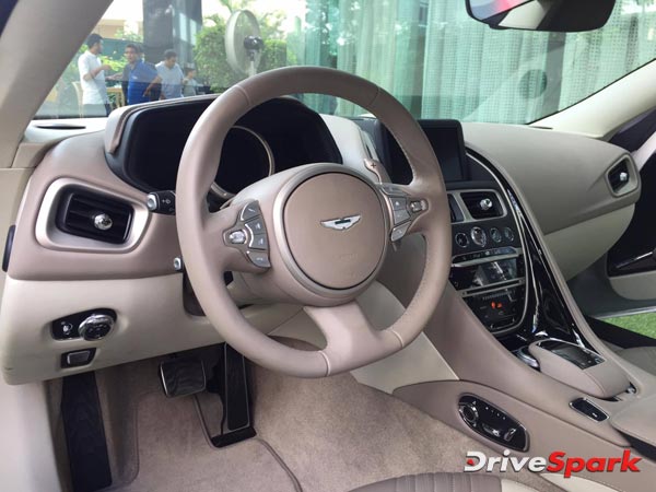 ಮುಂಬೈನಲ್ಲಿ ಜೇಮ್ಸ್ ಬಾಂಡ್ ನೆಚ್ಚಿನ ಕಾರು ಆಸ್ಟನ್ ಮಾರ್ಟಿನ್ ಜಲಕ್