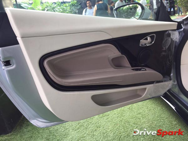 ಮುಂಬೈನಲ್ಲಿ ಜೇಮ್ಸ್ ಬಾಂಡ್ ನೆಚ್ಚಿನ ಕಾರು ಆಸ್ಟನ್ ಮಾರ್ಟಿನ್ ಜಲಕ್