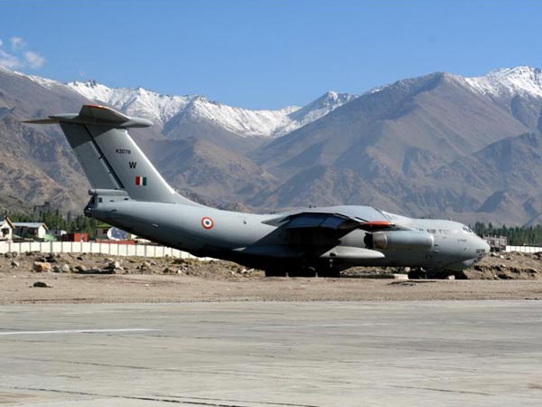 ಕ್ಷಣ ಮಾತ್ರದಲ್ಲಿ ಪಾಕ್ ಛಿದ್ರಗೊಳಿಸಬಲ್ಲ ದೇಶದ ಹೆಮ್ಮೆಯ 10 ಯುದ್ಧ ವಿಮಾನಗಳು