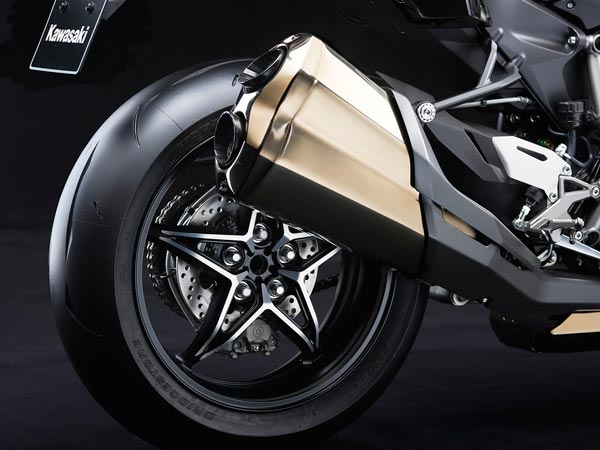 ಕವಾಸಕಿ ಪರಿಷ್ಕೃತ ನಿಂಜಾ ಎಚ್2, ಎಚ್2 ಕಾರ್ಬನ್, ಎಚ್2ಆರ್ ಬಿಡುಗಡೆ 