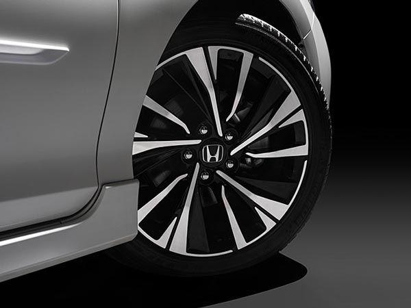 ಹೋಂಡಾ ಅಕಾರ್ಡ್ ಹೈಬ್ರಿಡ್ ಕಾರು ಬಿಡುಗಡೆ; ಬೆಲೆ ಕೊಂಚು ದುಬಾರಿ!