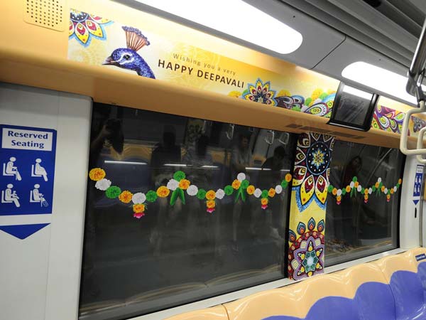 ಸಿಂಗಾಪುರದಲ್ಲೊಂದು ಪುಟ್ಟ ಭಾರತ; ದೀಪಾವಳಿ ಕಿಚ್ಚು ಹಚ್ಚಿದ ರೈಲು