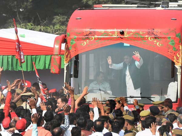 ಉತ್ತರ ಪ್ರದೇಶ ಸಿಎಂ ಅಖಿಲೇಶ್ ಯಾದವ್ ರಥ ಯಾತ್ರಗೆ ಹೈಟೆಕ್ ಬಸ್